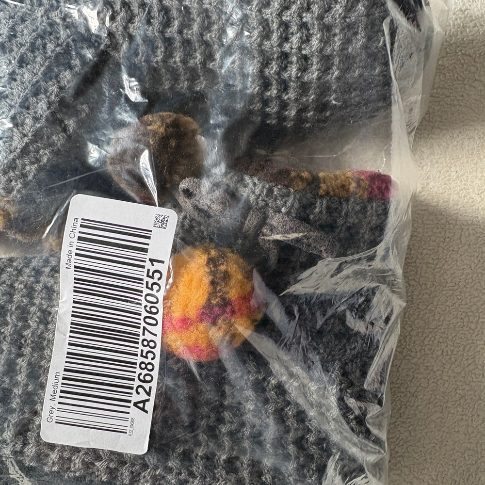 NWT Cuddl Duds Chunky Gray Knit Slippers with Colorful Pom Accents, Sz M(7/8) - Picture 4 of 5